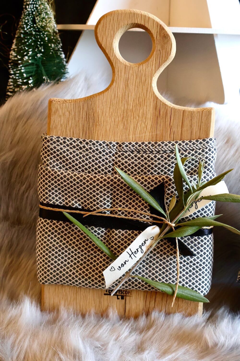 Kleines Servierbrett mit Gutschein & Gravur